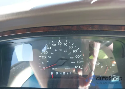 1999 Lincoln Town Car Executive из США, поврежденный, VIN 1LNHM81W7XY650105